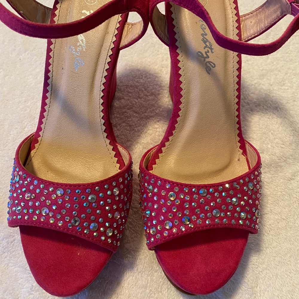 Brand New - Super Gorgeous Wedges By HERSTYLE - box 23